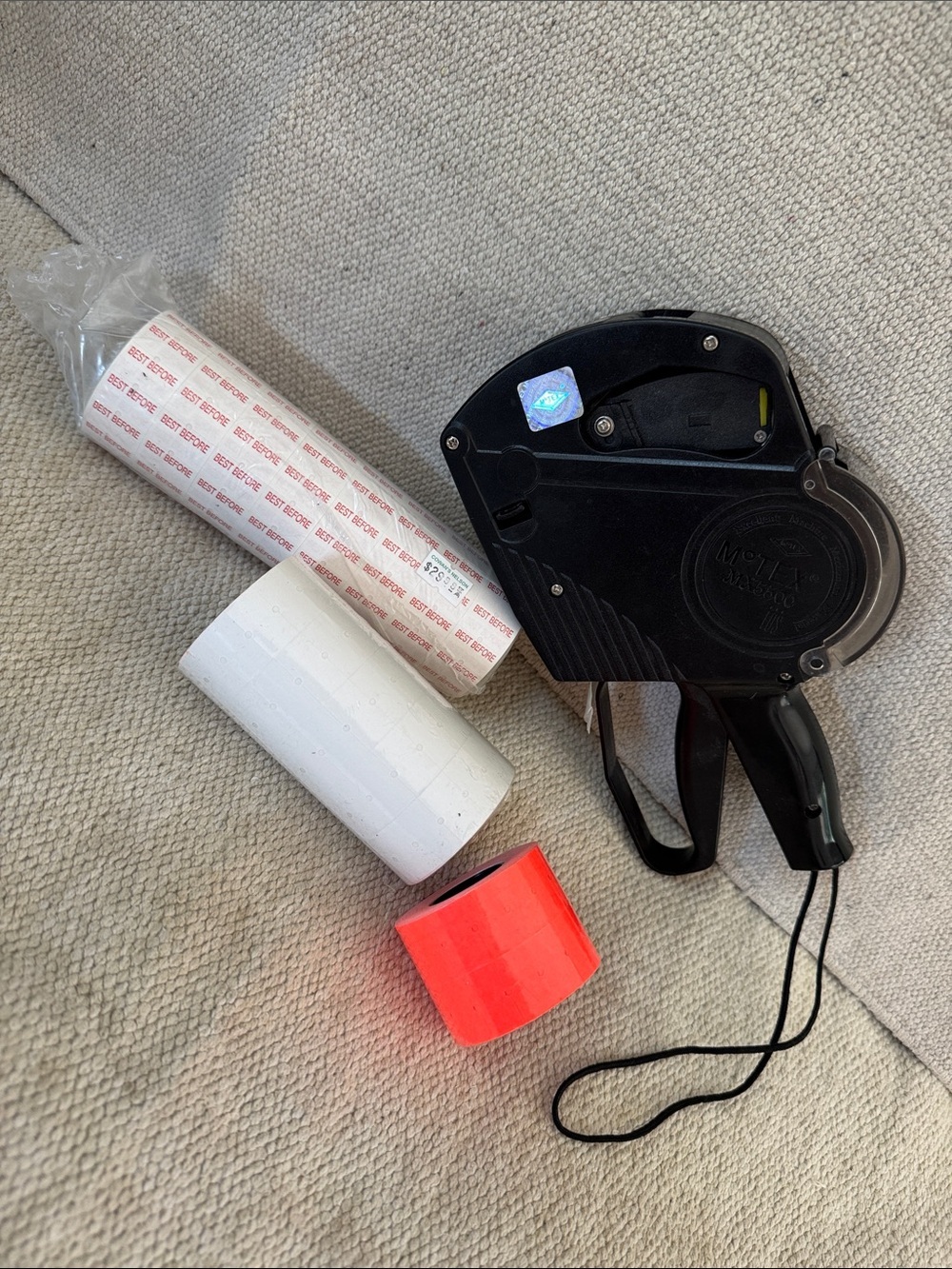 Price Labeler gun with White / Sale / Date Best before Label Rolls